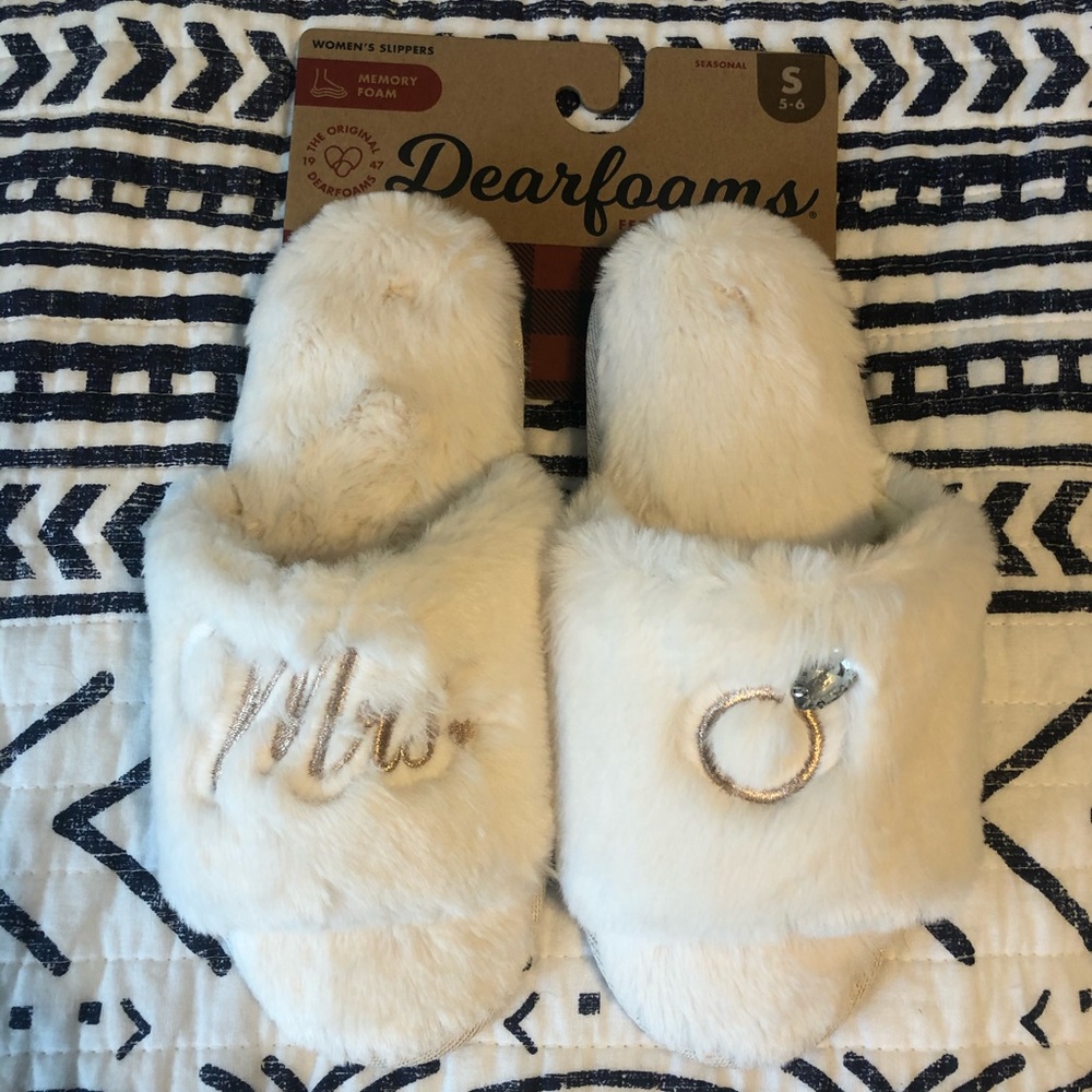 Dearfoams memory foam NWT mrs slippers